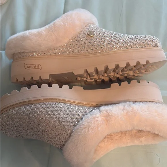 Skechers Cream Cozy Knit Slippers with rhinestone sparkles on top. - Picture 4 of 7